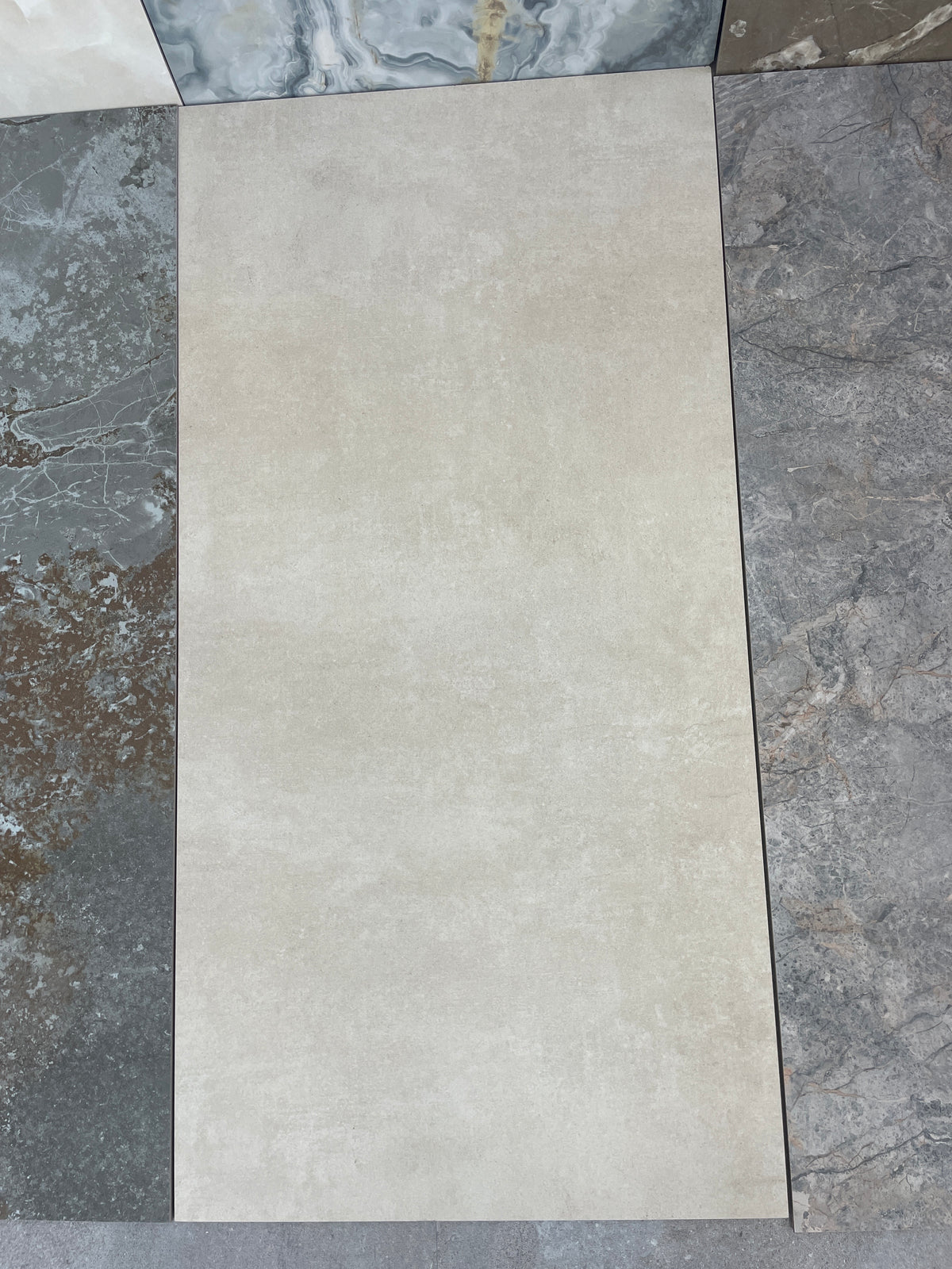 Carrelage sol / mur effet pierre-béton naturel ARK IVORY l.60 x L.120 cm Mat LIMCARO - photo réelle 1
